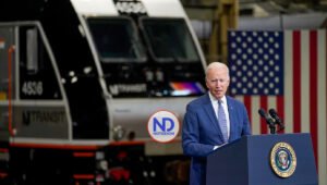 Presidente Biden reitera que no declinará su candidatura