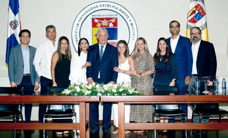 Julio Cross 1 Exsuperintendente narra en libro experiencia crisis bancaria 2003