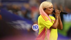 Karol G canta el himno de Colombia en la final de la Copa América