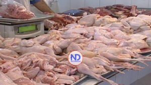 Detallistas proponen estrategia para bajar precio pollo a 70 pesos la libra