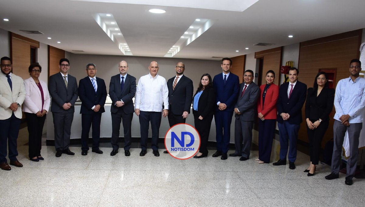 Ministro destaca ante misión FMI buen desempeño economía RD