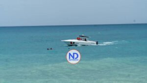 Rescatan con vida a una mujer que cayó al mar