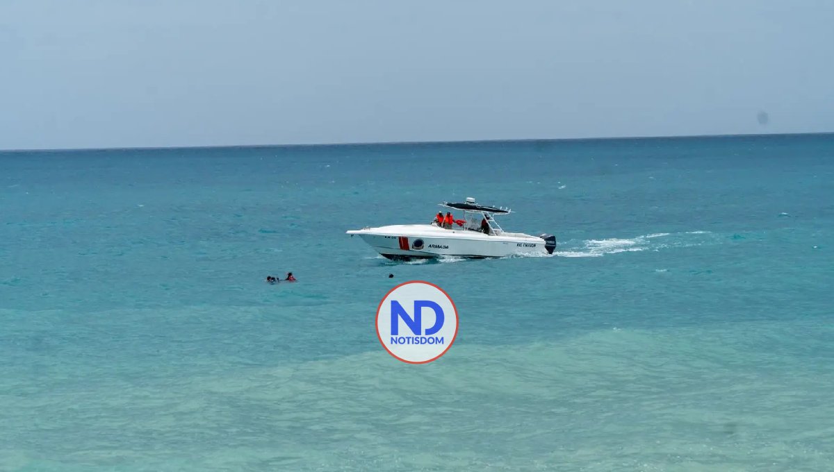 Rescatan con vida a una mujer que cayó al mar