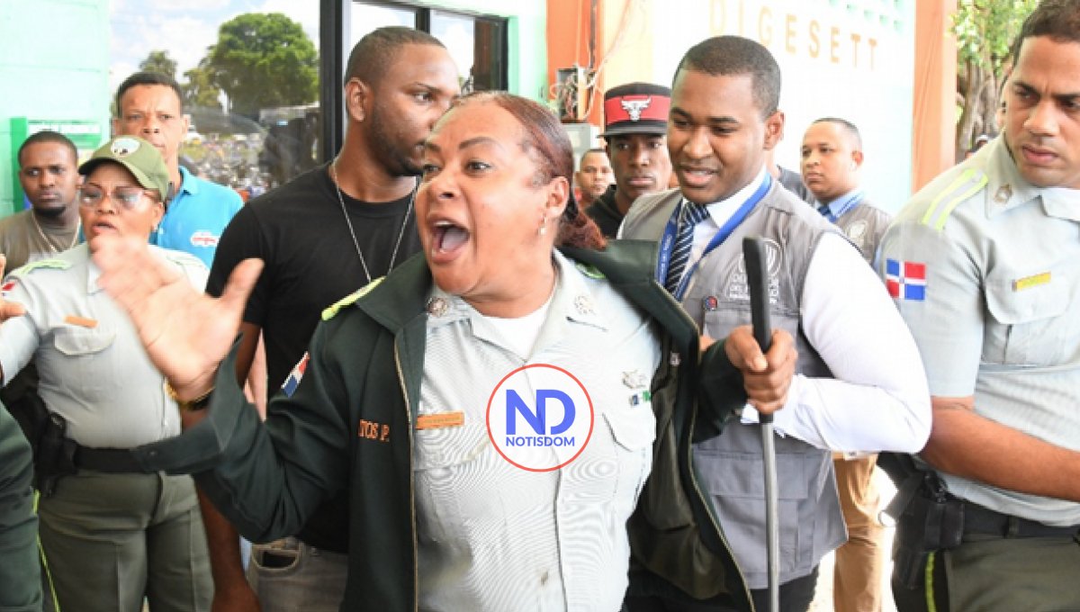 Condenan a coronela por agresión a Defensor del Pueblo en el canódromo 2 Condenan a coronela por agresión a Defensor del Pueblo en el canódromo