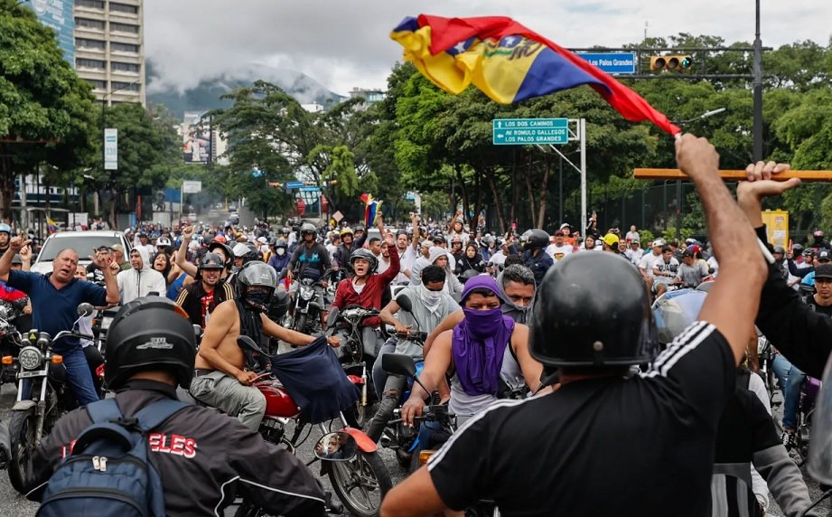 enfretamiento en venezuela Militares lanzan lacrimógenas a venezolanos rechazan resultados