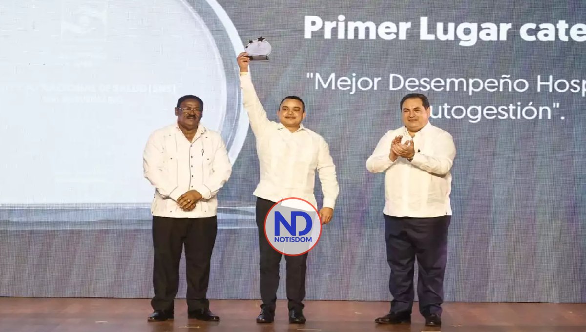 SNS entrega máximo galardón al Ney Arias Lora por mejor desempeño hospitalario