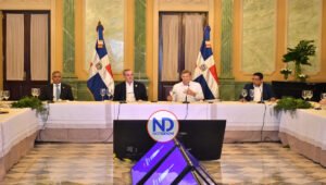 Abinader comparte con diplomáticos los avances y logros en contrataciones públicas