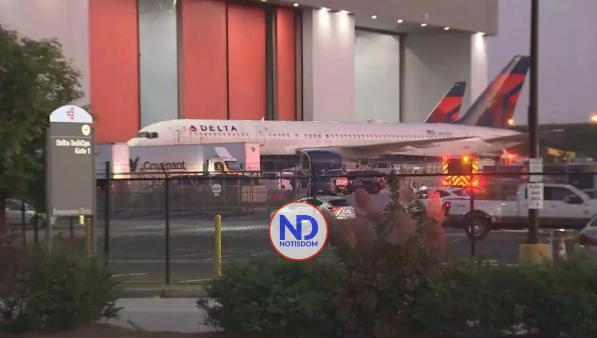 Dos muertos y un herido tras la explosión de un neumático en un avión en Atlanta