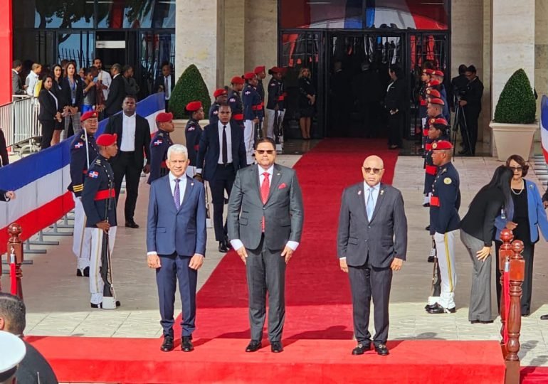 Chandrikapersad Santokhi Empiezan a llegar misiones para la toma de posesión Abinader