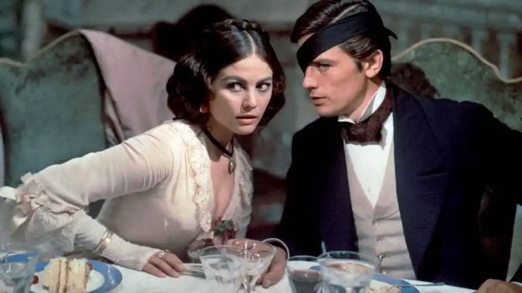 Claudia Cardinale y Alain Delon Fallece Alain Delon, legendario actor del cine francés