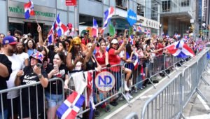 Miles asisten al Desfile Nacional Dominicano en Manhattan