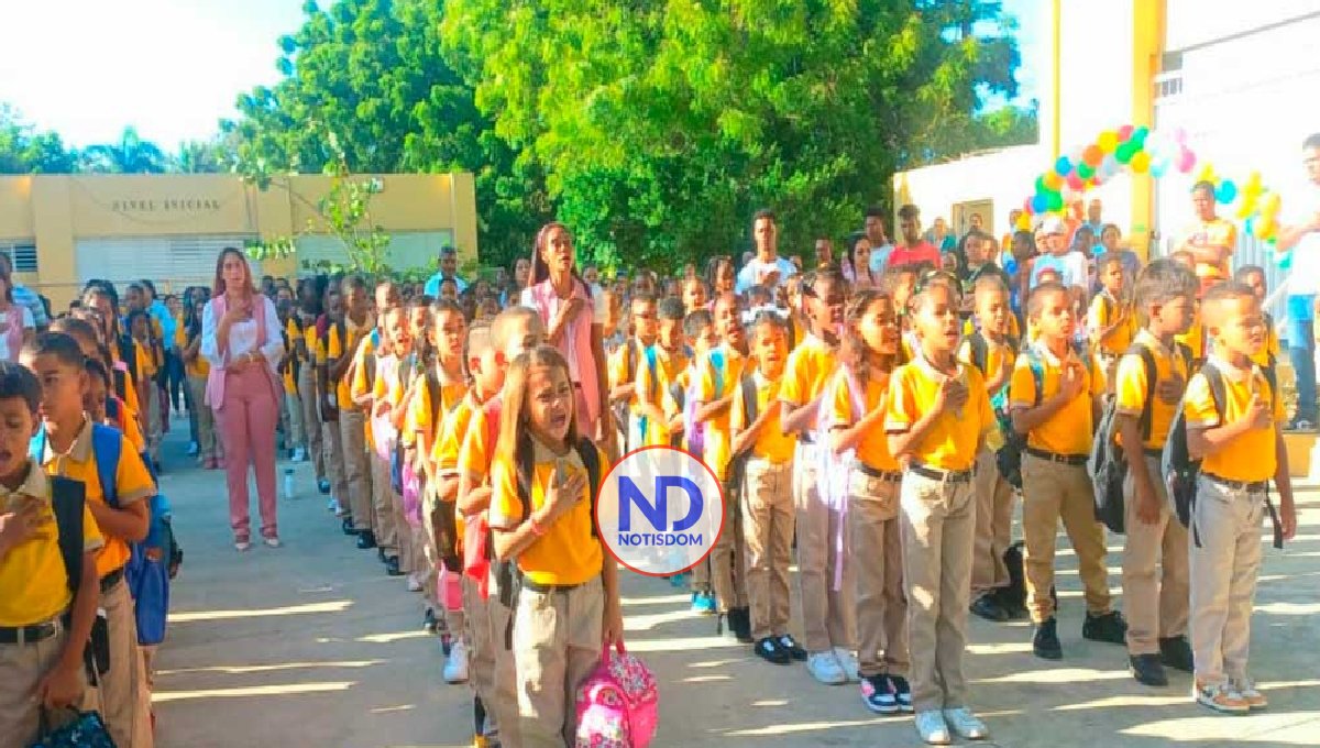 Año escolar inicia en la RD con buena asistencia e imprevistos 2 Año escolar inicia en la RD con buena asistencia e imprevistos