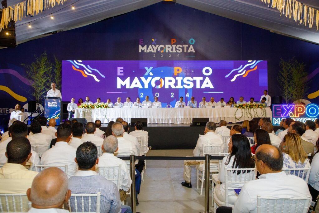 Presidente alaba dinamismo del municipio San Francisco Macorís 4 EXPO MAYORISTA Presidente alaba dinamismo del municipio San Francisco Macorís