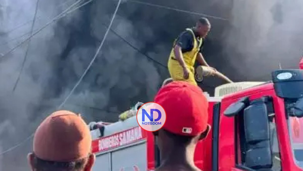 Dos muertos durante incendio de una ferretería en Samaná