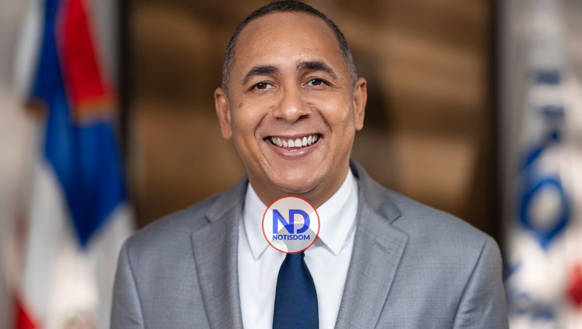 Abinader designa a Nelson Arroyo vicepresidente ejecutivo de Seguros Reservas