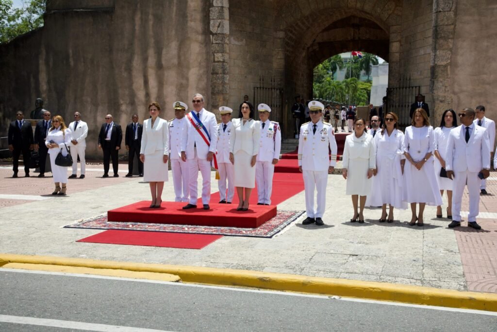 RAQUEL P ABINADER DIAZ MORFA Y RAQUEL A Abinader coloca en honrosa situación de retiro a Carlos Díaz Morfa