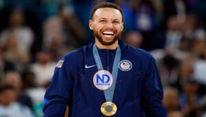 Curry: «Estoy contento con el oro, pero me quedan 3 para igualar a Kevin Durant»