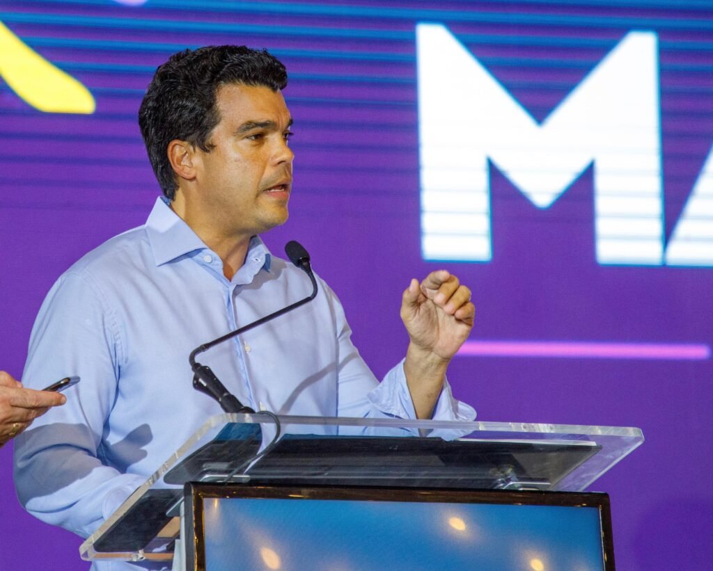 Presidente alaba dinamismo del municipio San Francisco Macorís 3 Wellington Arnaud 12 Presidente alaba dinamismo del municipio San Francisco Macorís