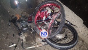 Dos muertos y un herido deja choque motocicletas