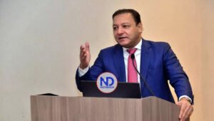 Mujer que dice tener un hijo con Abel Martínez fue citada en la Fiscalía, según abogado