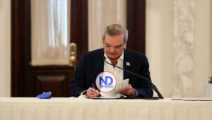 Presidente nombra embajadores, cónsules y directora despacho