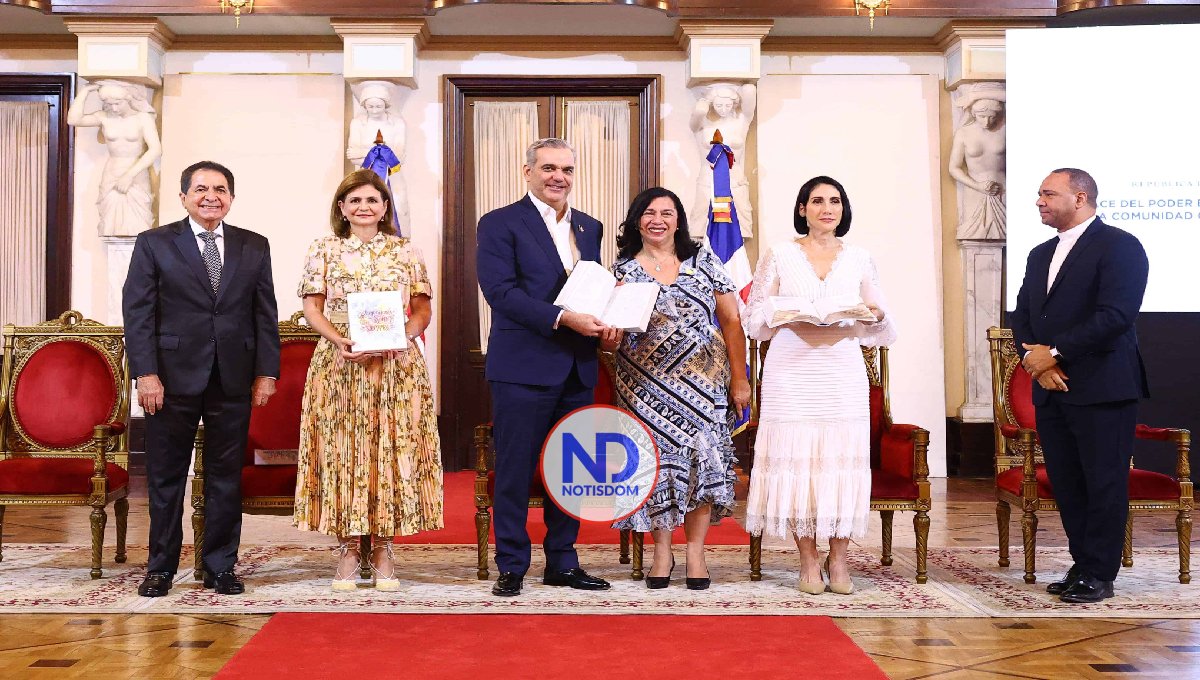 El presidente Luis Abinader encabeza acto del Día de la Biblia 2 El presidente Luis Abinader encabeza acto del Día de la Biblia