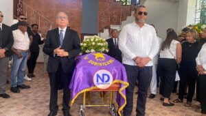 Danilo Medina encabeza guardia de honor ataúd de Manuel Díaz