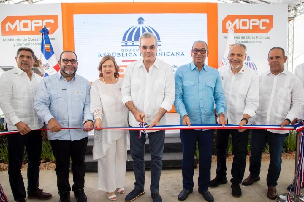 Abinader mercado de La Vega Presidente Abinader inauguró obras en SD Norte y La Vega