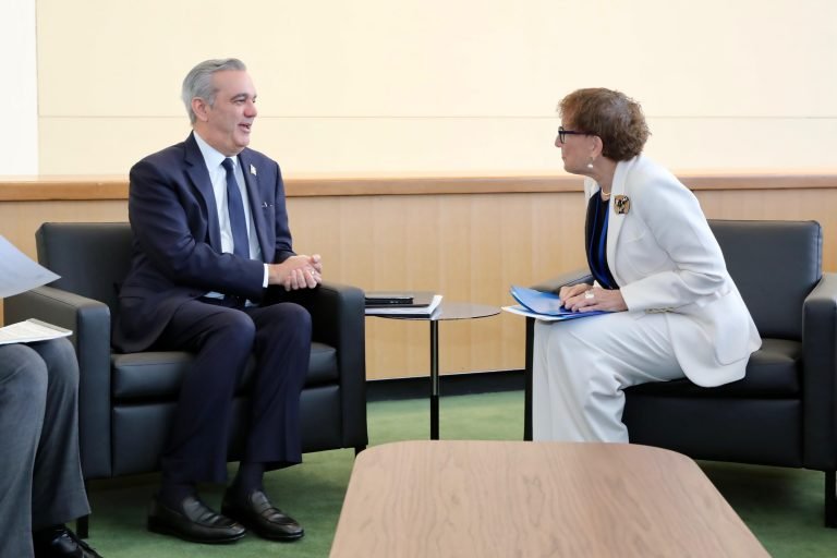 Abinader se reúne con Presidente Ecuador y funcionaria de la UNU 3 Abinader y Rebeca Grynspan Abinader se reúne con Presidente Ecuador y funcionaria de la UNU