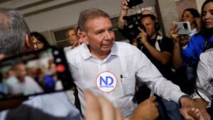 Llegan a España líder venezolano Edmundo González y su esposa