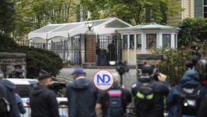 Agentes del FBI allanan residencia alcalde Adams