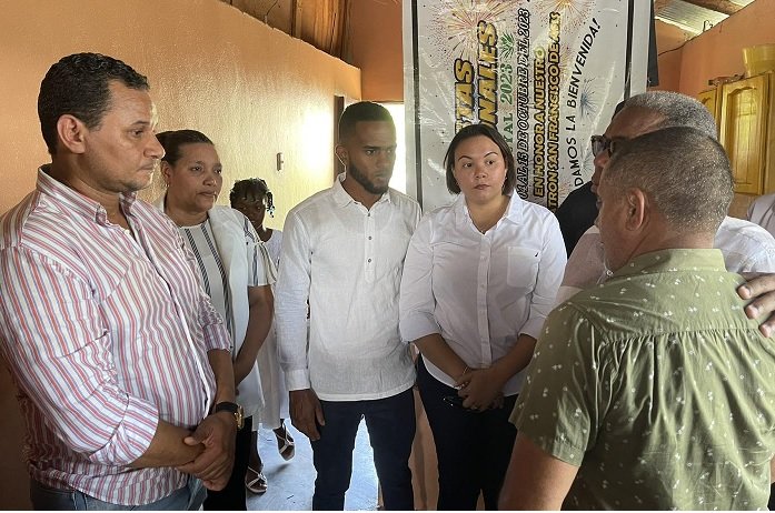 Se entrega conductor de camión atropelló una multitud en Azua 3 Funcionarios reunidos Se entrega conductor de camión atropelló una multitud en Azua