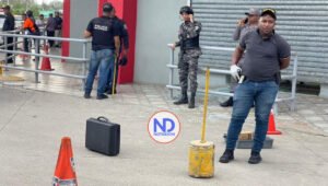 Policía mata dos de acusados asaltar un banco en Santiago