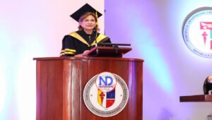 Raquel Peña retorna a las aulas como catedrática de la PUCMM