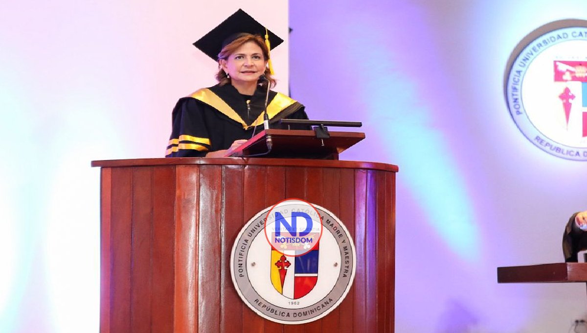 Raquel Peña retorna a las aulas como catedrática de la PUCMM