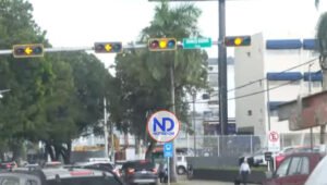 Critican participación de empresa en control de semáforos