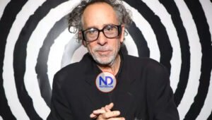 Tim Burton recibe su estrella en el Paseo de la Fama de Hollywood