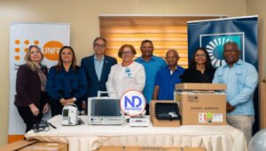 Entrega la Fundación Popular equipos médicos en Engombe