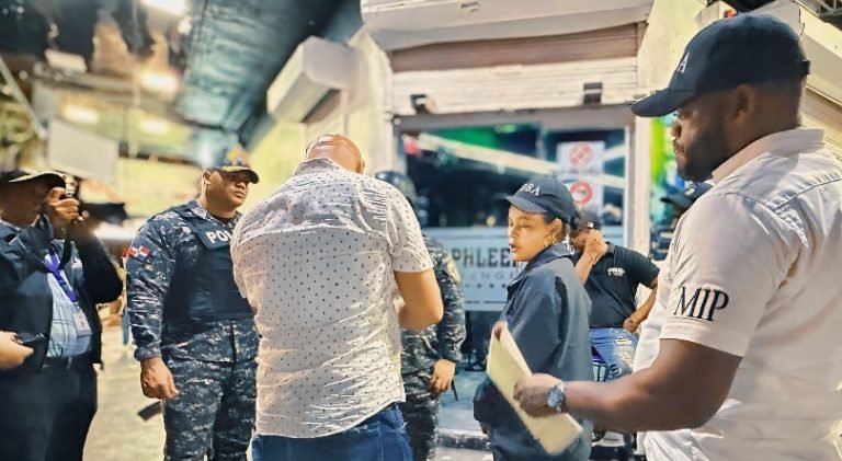 negocios nocturnos 1 Autoridades cierran 8 negocios nocturnos de SD, notifican a 24