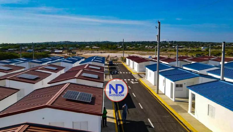 Vicepresidenta entrega 50 viviendas en Montecristi