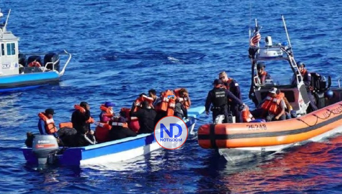 Rescatan 20 dominicanos de yola se hundía en el Atlántico