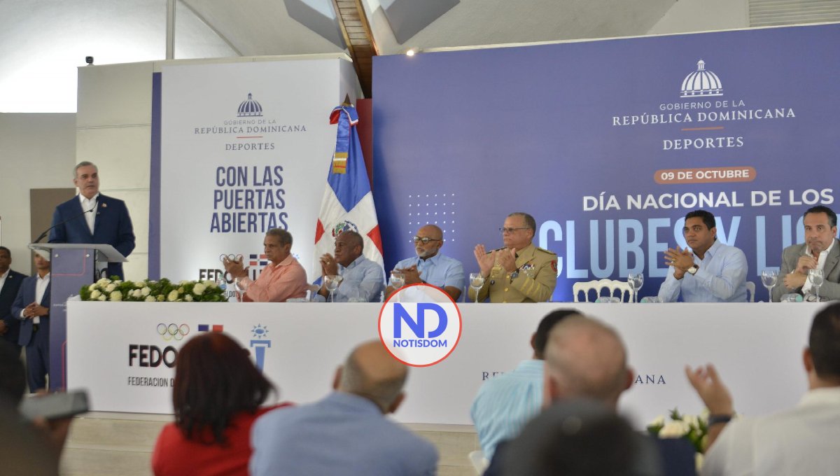 Presidente dominicano anuncia construcción de 45 polideportivos