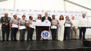 Gobierno entrega 250 aptos. a miembros de la Policía Nacional