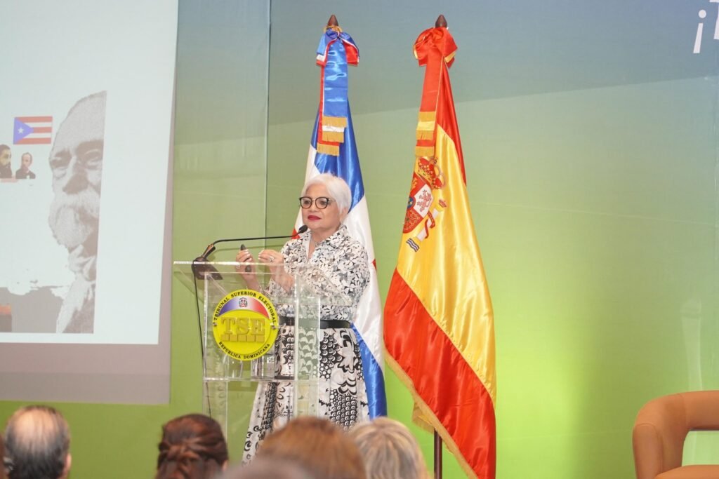 Adriana Sang Ben 1 TSE concluye congreso internacional “Democracia en América Latina”