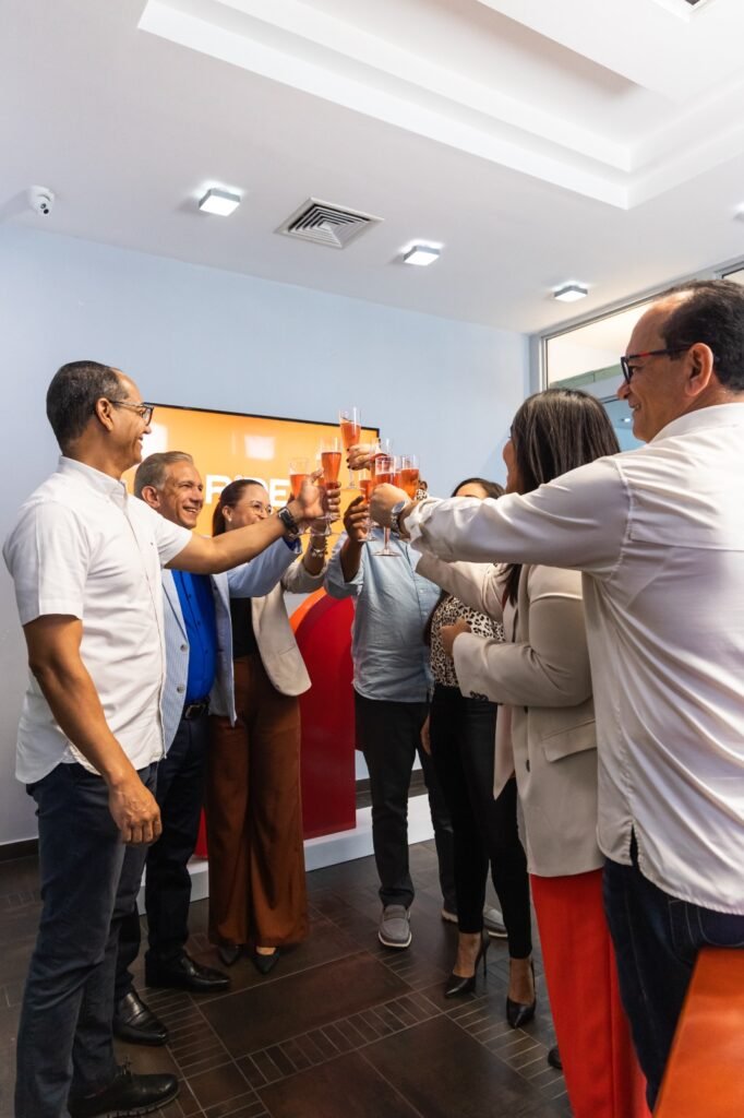 Ejecutivos y directivos de Importadora La Plaza 1 Importadora La Plaza presenta al mercado dominicano la marca Ride Gears