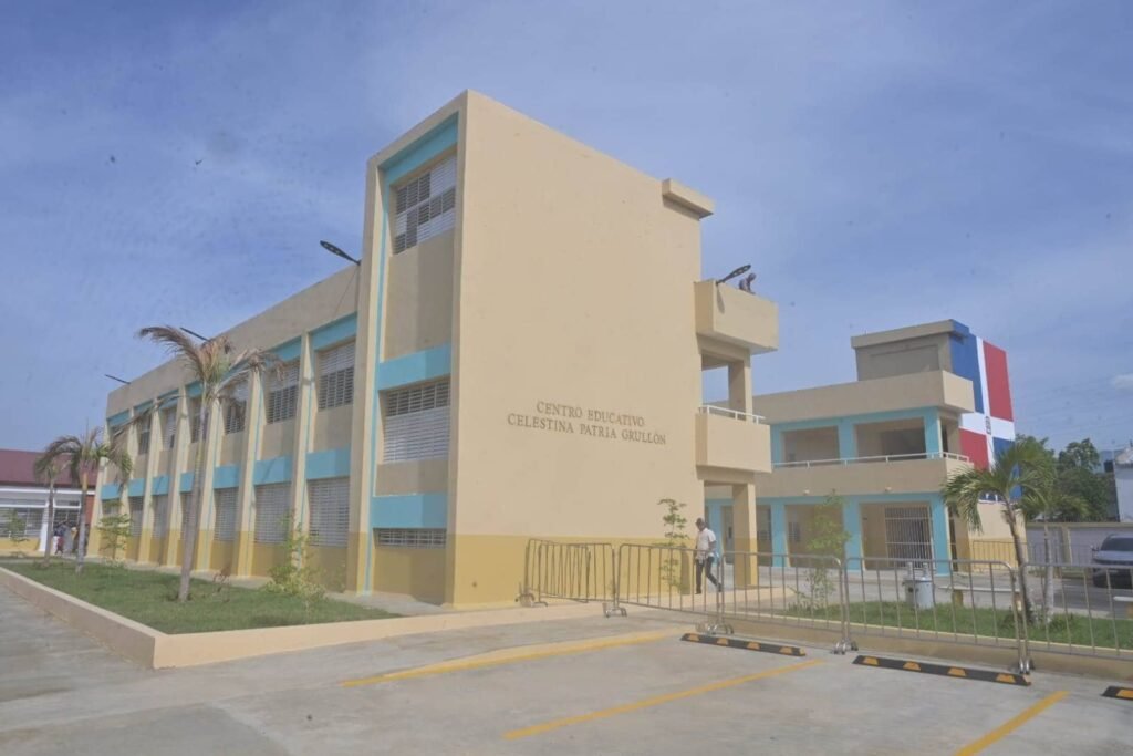 Escuela Celestina Patria Grullon Raquel Peña resalta aportes del Gobierno a la educación