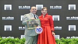 Héctor Valdez Albizu celebra 50 años al servicio del BCRD