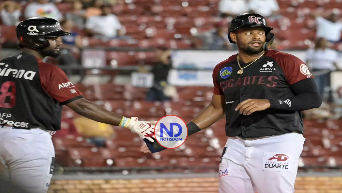 Diego Hernández batea triple y dos sencillos en primer triunfo en casa