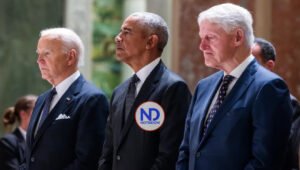 Joe Biden se reencuentra con Obama y Pelosi en funeral