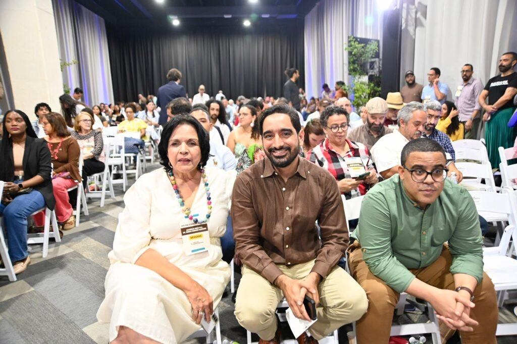 Jose Horacio Y OTROS José Horacio es electo presidente del partido Opción Democrática